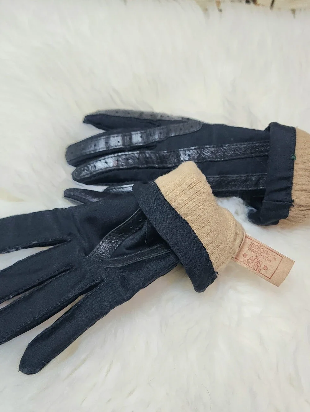 Isotoner By Aris Black Fully Lined Gloves Vintage One Size - Picture 3 of 7